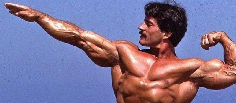 Mike Mentzer bodybuilder mthode Heavy Duty pose musculaire