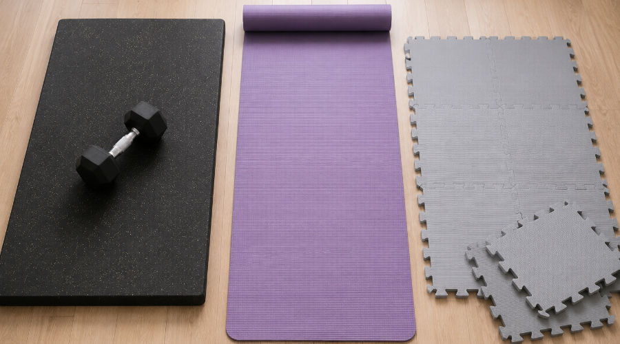 Comparatif des trois types de tapis de sol pour home gym  caoutchouc pais tapis yoga TPE et dalles puzzle EVA